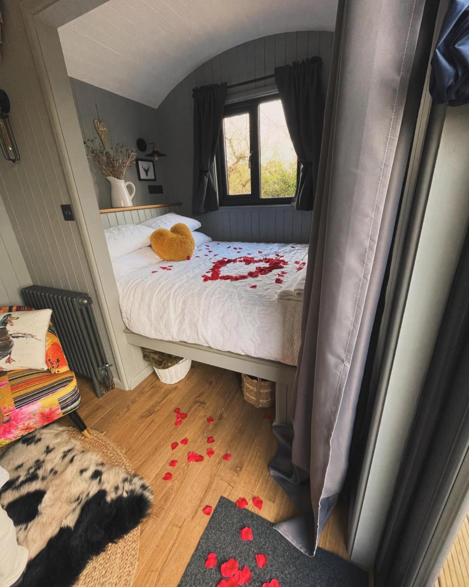 Rusty Duck Retreat Shepherds Hut Shedfield Exterior foto