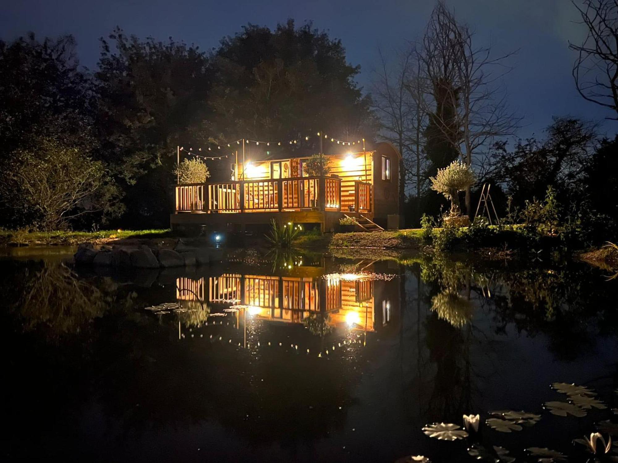 Rusty Duck Retreat Shepherds Hut Shedfield Exterior foto