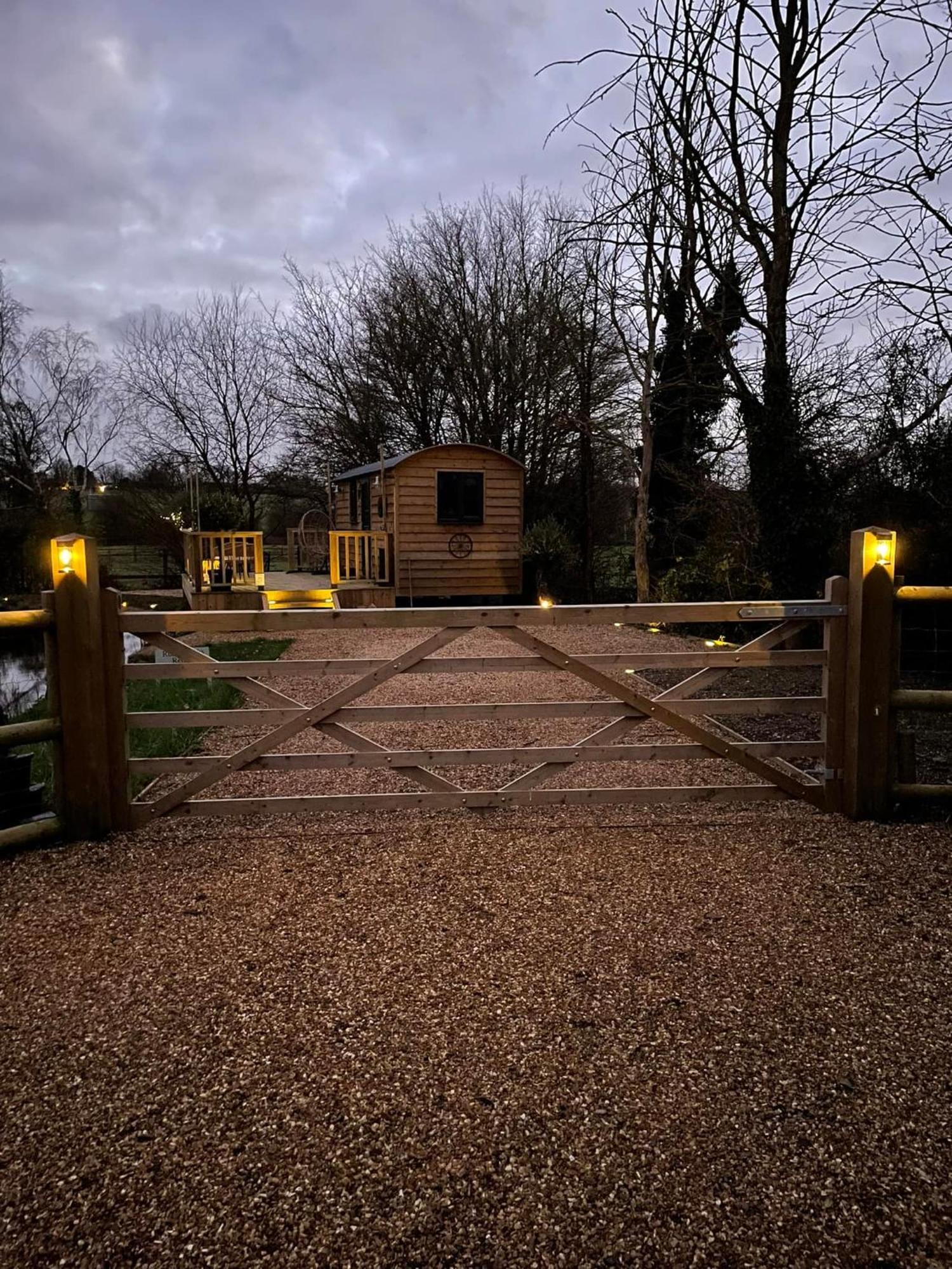 Rusty Duck Retreat Shepherds Hut Shedfield Exterior foto