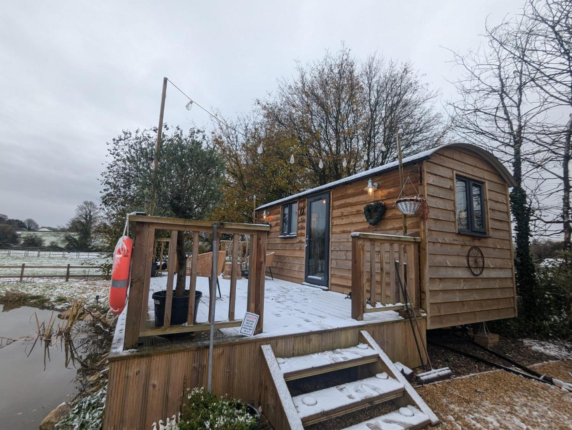 Rusty Duck Retreat Shepherds Hut Shedfield Exterior foto