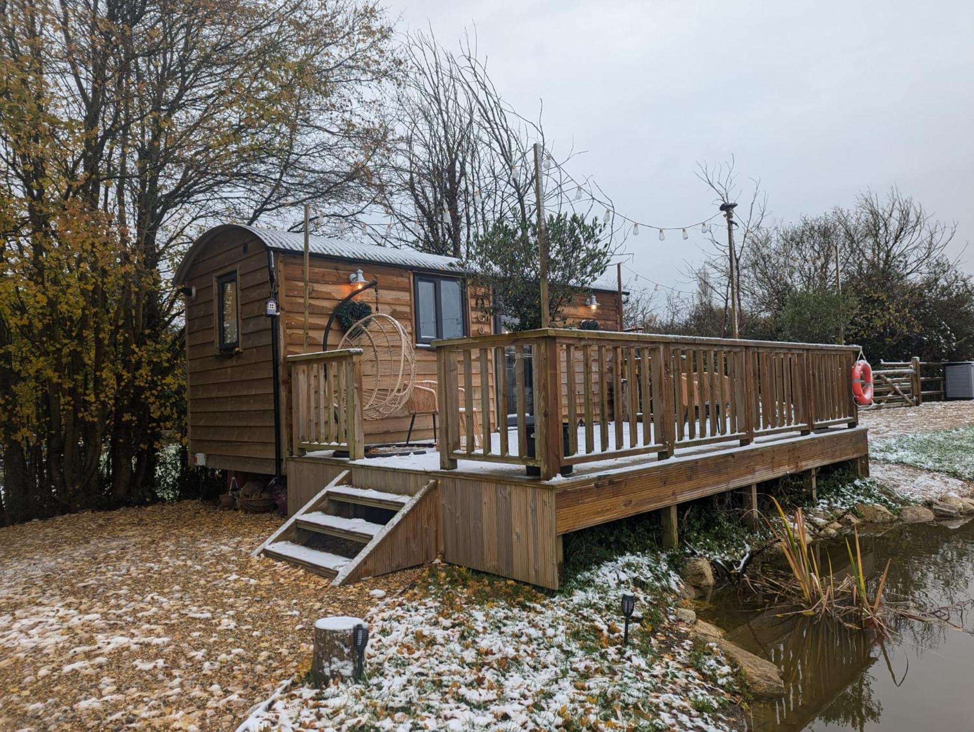 Rusty Duck Retreat Shepherds Hut Shedfield Exterior foto